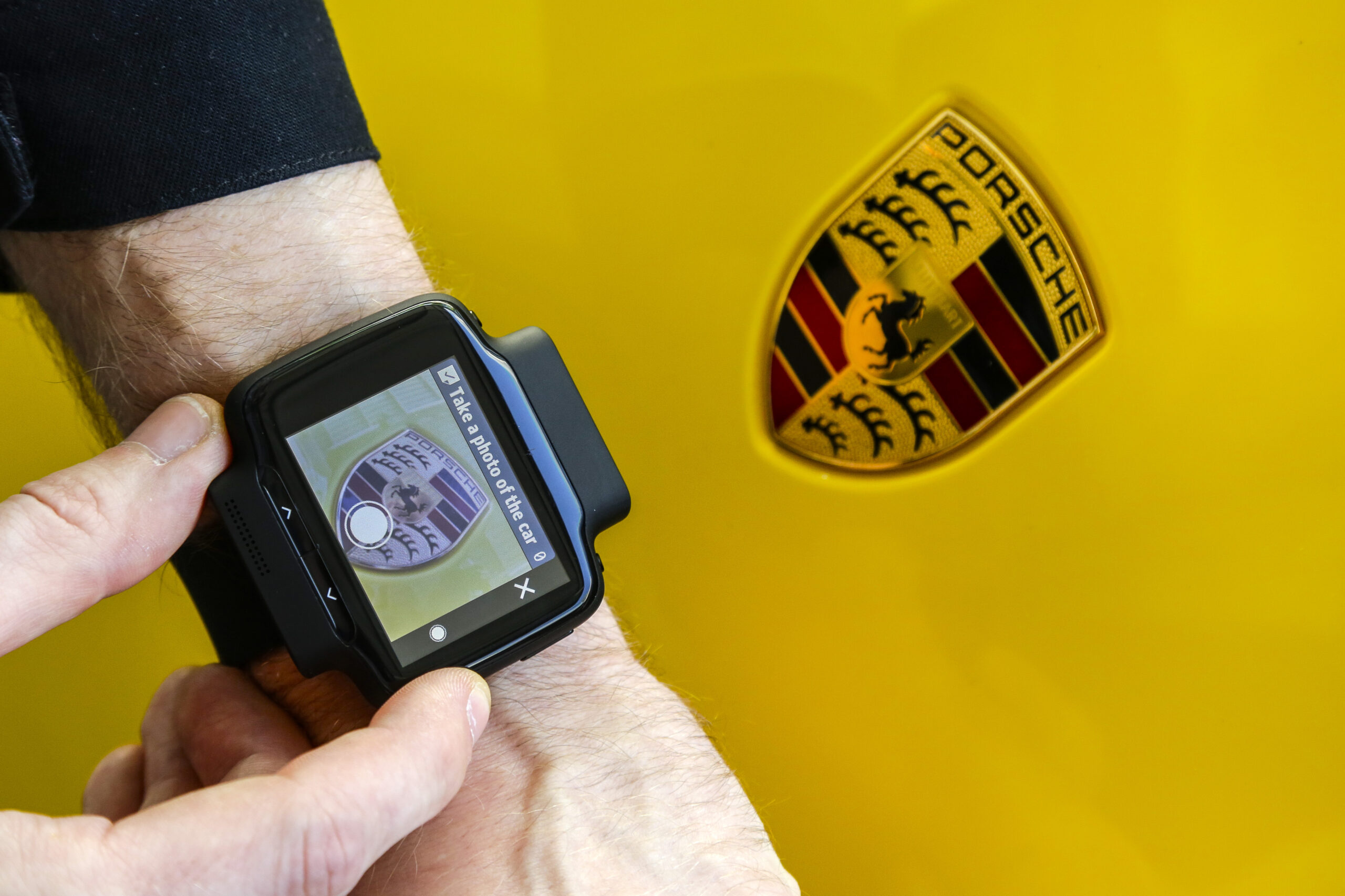 Workerbase being used on a smartwatch at Posche factory